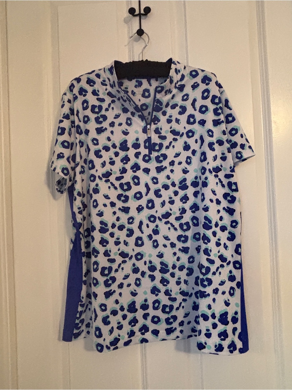 Tail - Women’s Blue/Green Leopard Print SS Sport Top. Size XXL, Poly Blend